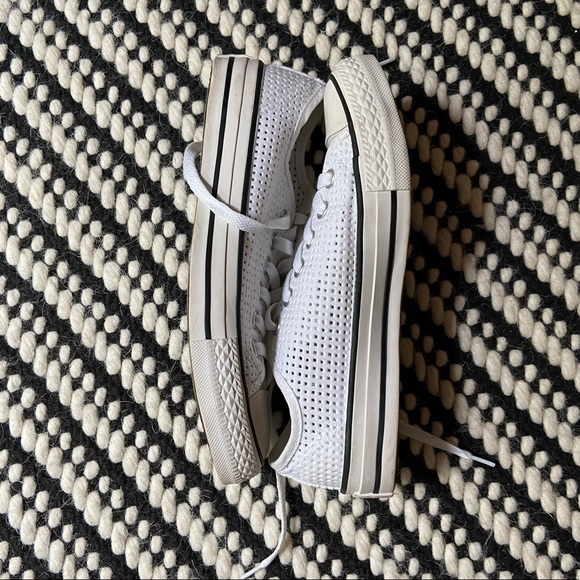 White converse - Picture 5 of 5